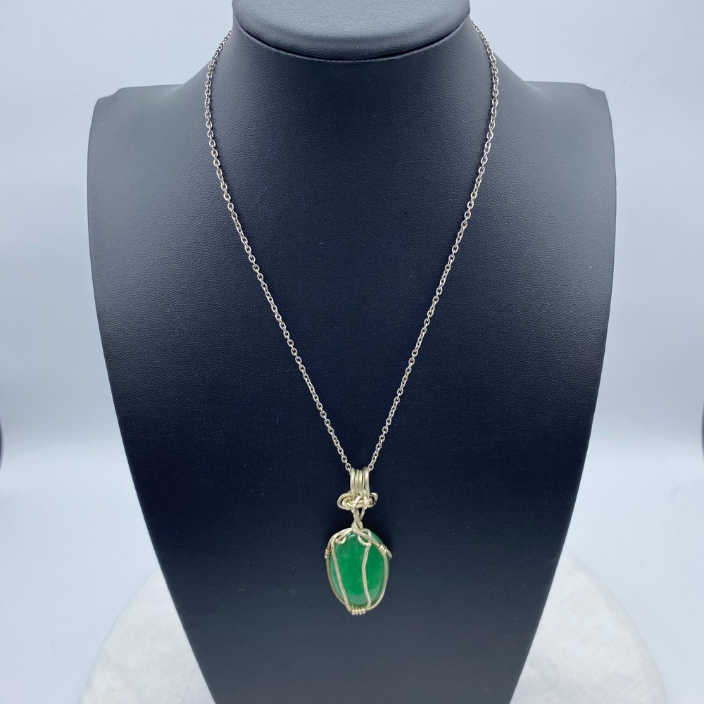 Necklace Green Wire Wrapped Stone Sea Glass Pendant Silver Tone‎ Unusual Witchy